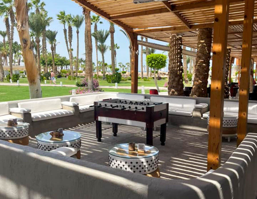 Resort u Hurgadi, bazen u resortu, plaža i more u Hurgadi, luksuzna soba u resortu, panorama resorta u Hurgadi, all-inclusive odmor u Hurgadi, porodični odmor u resortu, privatna plaža u resortu, restoran u resortu, zalazak sunca u Hurgadi, zabava i animacija u resortu, palmama okružen bazen