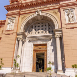 Cairo, Egypt, October 2020: Exterior of the facade of the Egyptian Museum in Cairo muzej u kairu, kairo, mesto kairo